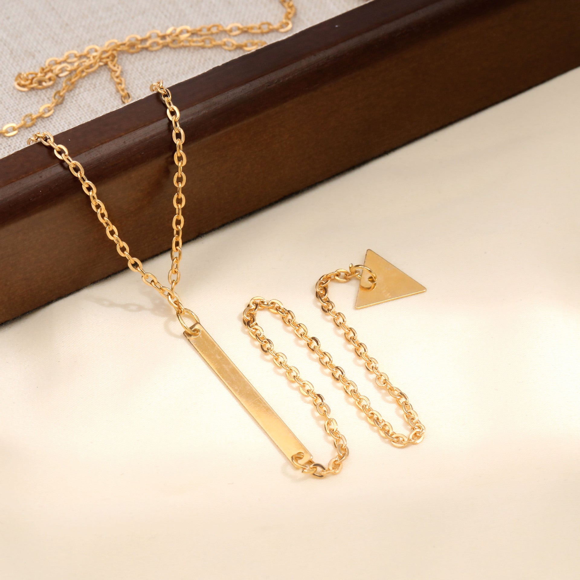 Fashionable Minimalist Geometric Long Pendant Gold Necklace