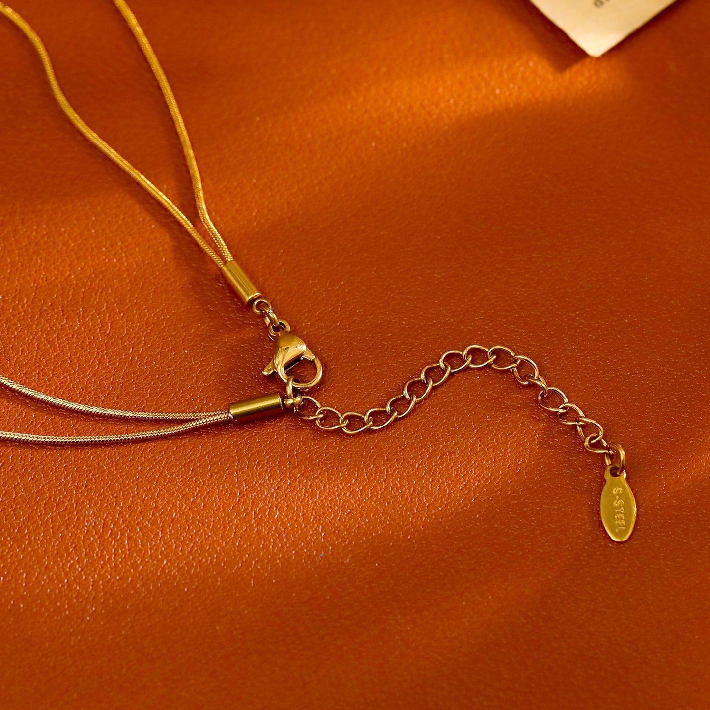 New Stylish 18k Gold Pearl Necklace