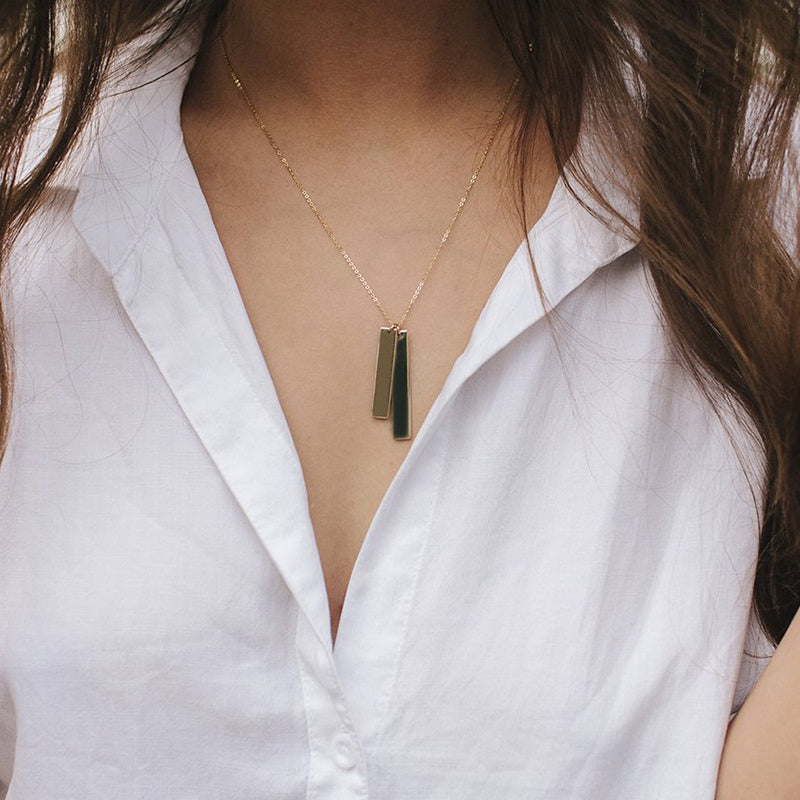 Minimalist Accessory Geometric Rectangular Pendant On A Fine Polished Clavicle Chain Necklace