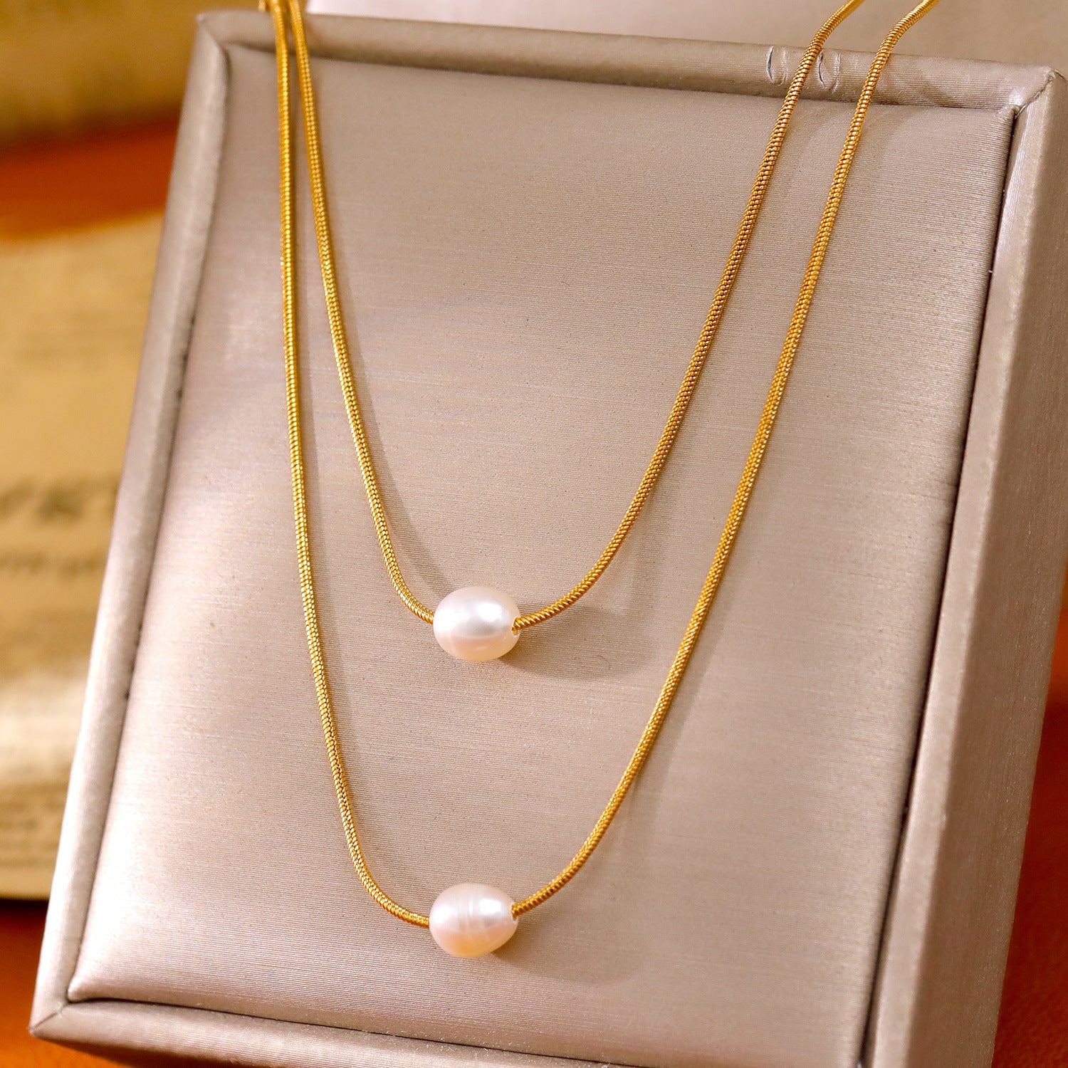 New Stylish 18k Gold Pearl Necklace